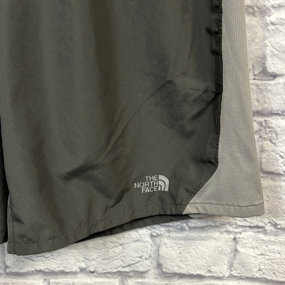 The North Face shorts | size Large | two toned gray - Picture 3 of 10